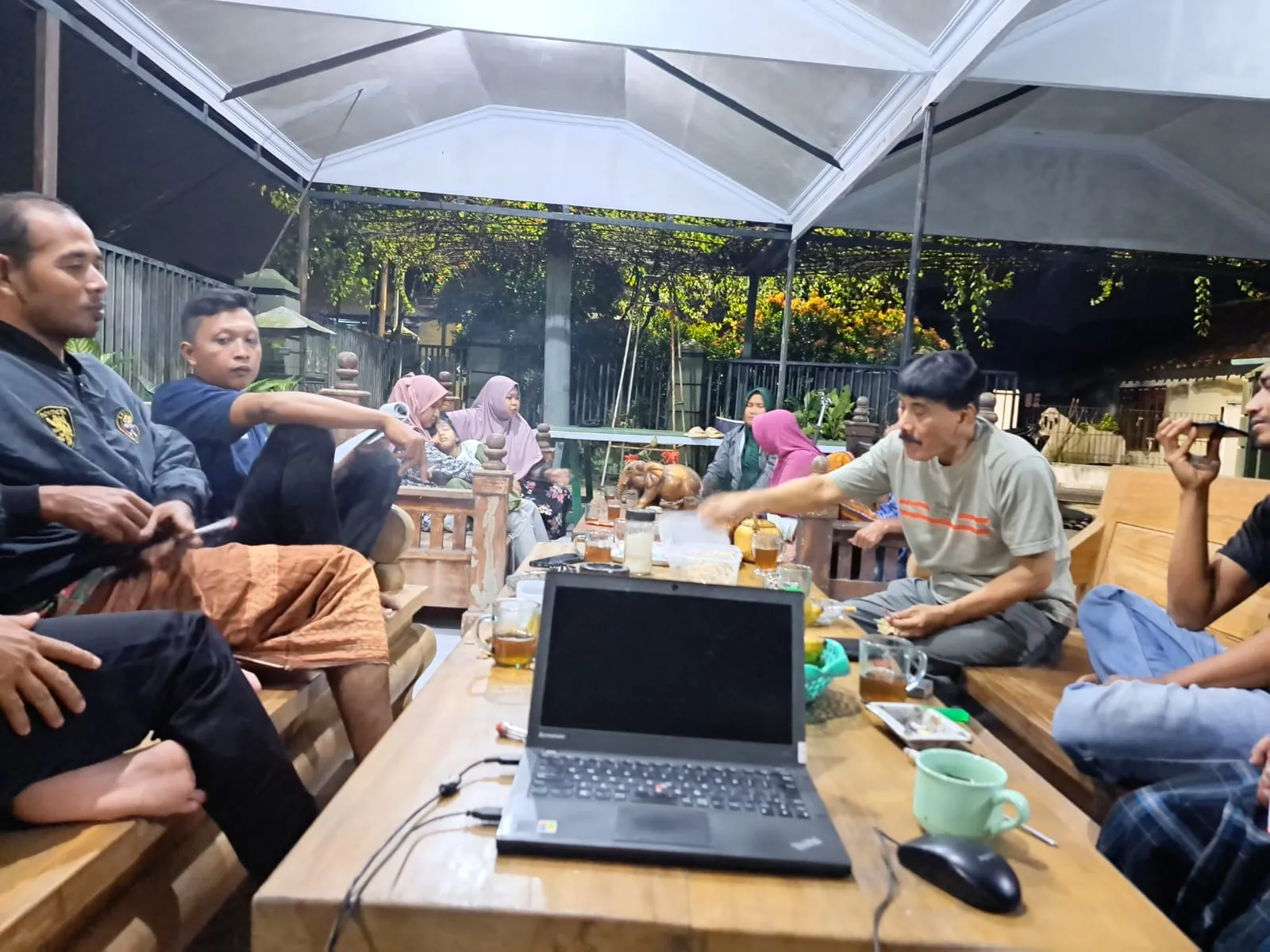 MUSYARWARAH RENCANA BAGI-BAGI TAJIL GEBRAKAN YANG DISIAPKAN  POTING UNTUK WARGA RT.07 DI BULAN RAMADHAN
