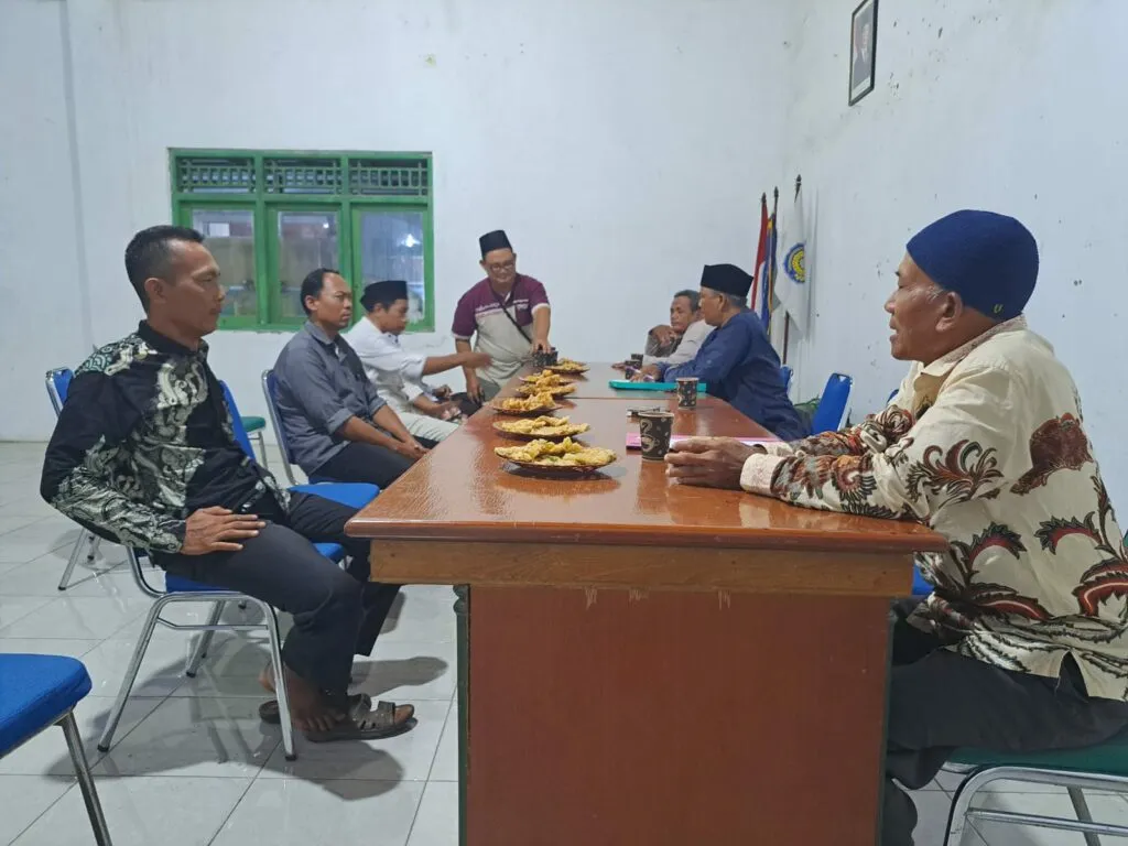 DISKUSI Tentang Koperasi Desa Merah Putih PEMDES BERSAMA BPD KEDUNGBANTENG