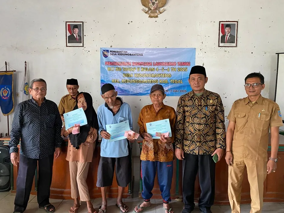  Pj. KADES KEDUNGBANTENG SALURKAN BLT-DD TAHAP II TAHUN 2025