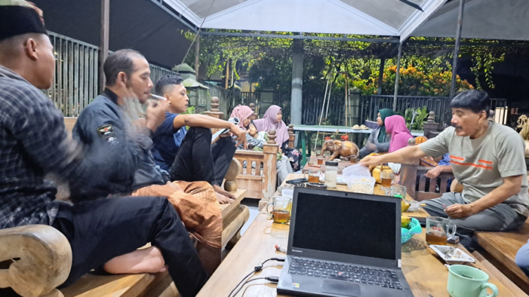 WARGA RT.07 BENTUK PANITIA  PEMILIHAN  PENGURUS RT BARU